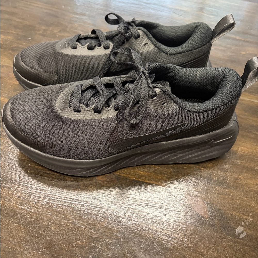 Women’s Nike Black Promina Athletic Shoes size 7.5